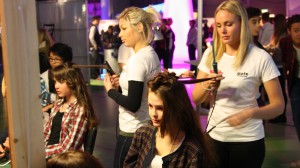 Frisörelever Guteskolan gymnasiemässan 2012